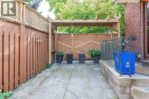 252 Beechwood Avenue Hamilton ON L8L 2T1