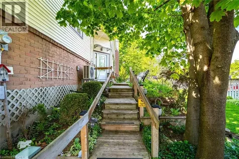 171 Herron Place Waterloo ON N2T 1H2