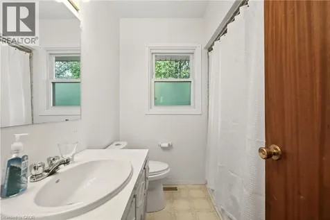 385 Mountain Crest Avenue Hamilton ON L9C 1L6