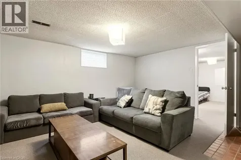 385 Mountain Crest Avenue Hamilton ON L9C 1L6