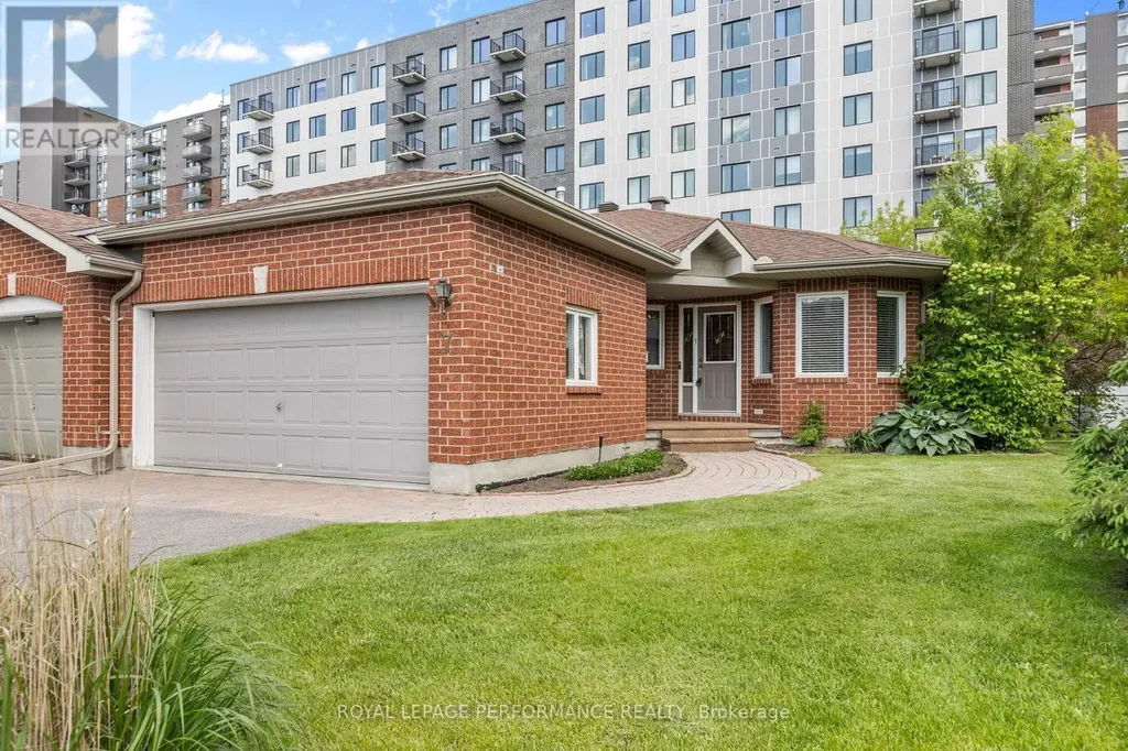 7 Roseglen Private Ottawa ON K1H 1B5