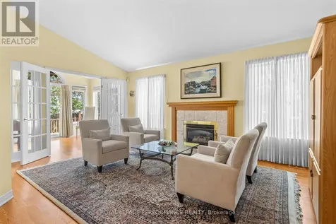 7 Roseglen Private Ottawa ON K1H 1B5