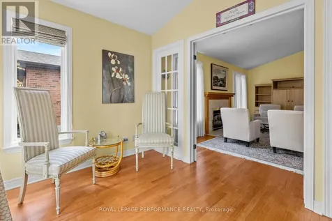 7 Roseglen Private Ottawa ON K1H 1B5