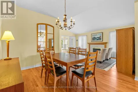 7 Roseglen Private Ottawa ON K1H 1B5