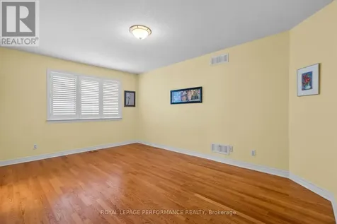 7 Roseglen Private Ottawa ON K1H 1B5