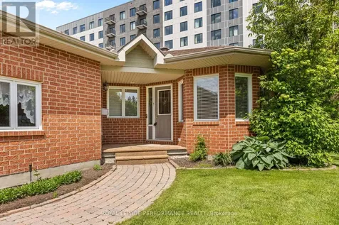 7 Roseglen Private Ottawa ON K1H 1B5