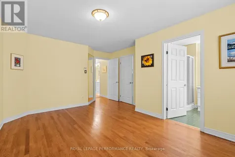 7 Roseglen Private Ottawa ON K1H 1B5