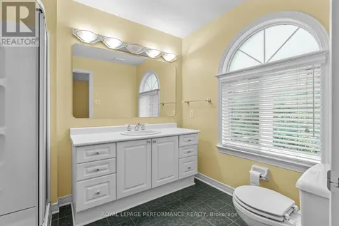 7 Roseglen Private Ottawa ON K1H 1B5
