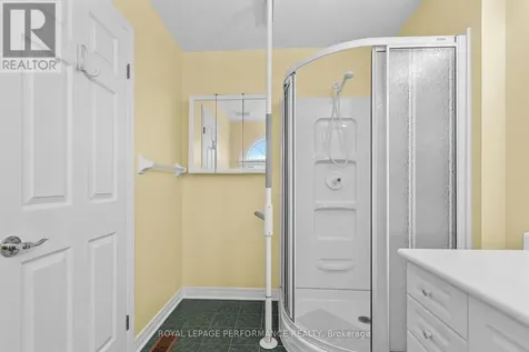 7 Roseglen Private Ottawa ON K1H 1B5