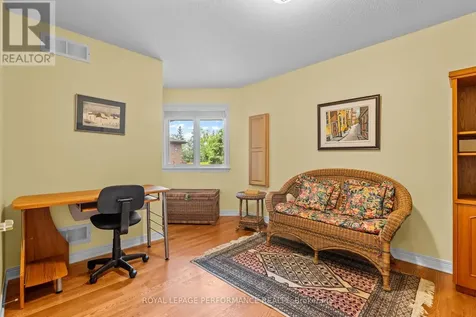 7 Roseglen Private Ottawa ON K1H 1B5