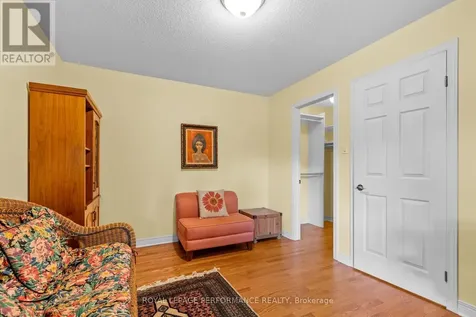 7 Roseglen Private Ottawa ON K1H 1B5