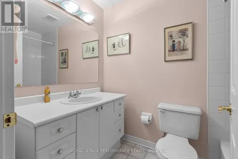 7 Roseglen Private Ottawa ON K1H 1B5