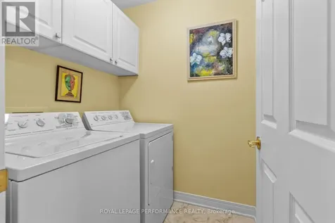 7 Roseglen Private Ottawa ON K1H 1B5