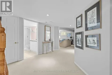 7 Roseglen Private Ottawa ON K1H 1B5