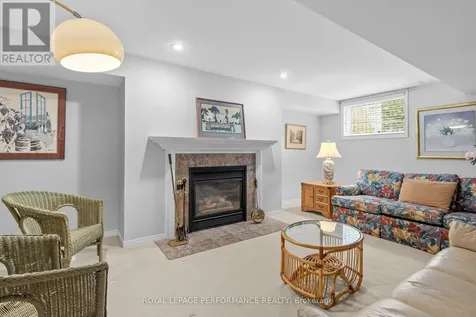 7 Roseglen Private Ottawa ON K1H 1B5