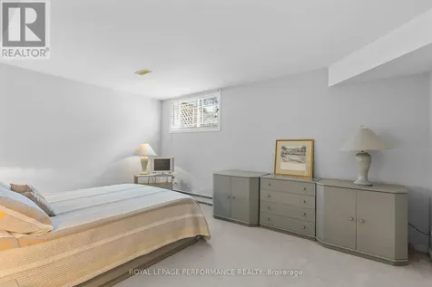 7 Roseglen Private Ottawa ON K1H 1B5