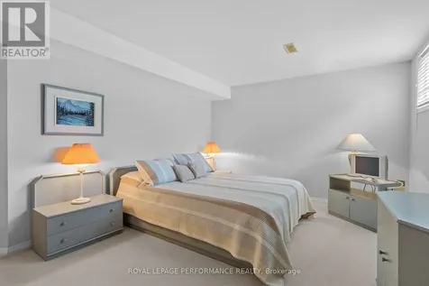 7 Roseglen Private Ottawa ON K1H 1B5