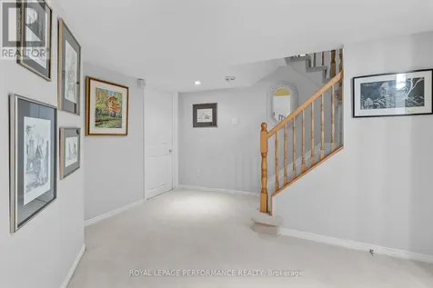 7 Roseglen Private Ottawa ON K1H 1B5