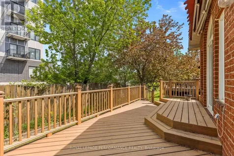 7 Roseglen Private Ottawa ON K1H 1B5