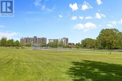 7 Roseglen Private Ottawa ON K1H 1B5