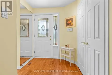 7 Roseglen Private Ottawa ON K1H 1B5