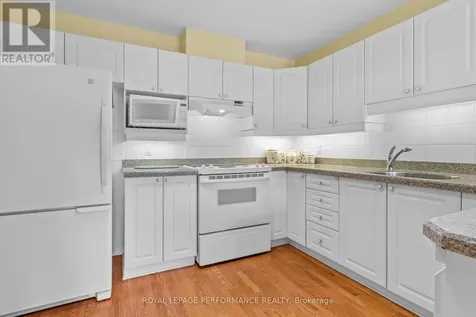 7 Roseglen Private Ottawa ON K1H 1B5