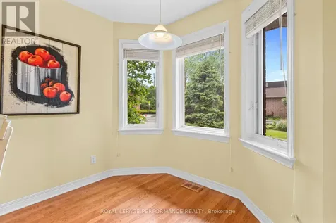 7 Roseglen Private Ottawa ON K1H 1B5