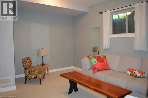 30 Balmoral Street Paris ON N3L 0C8