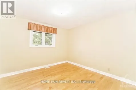 39 Epworth Avenue Ottawa ON K2G 2L8