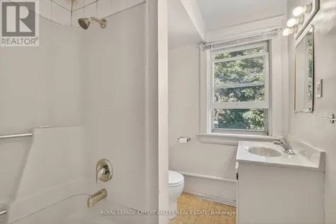 34 Joseph Street Brampton (downtown Brampton) ON L6X 1H6