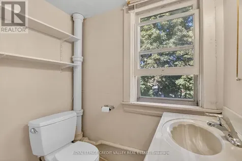 34 Joseph Street Brampton (downtown Brampton) ON L6X 1H6