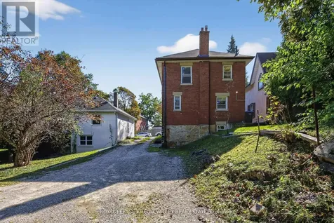 34 Joseph Street Brampton (downtown Brampton) ON L6X 1H6