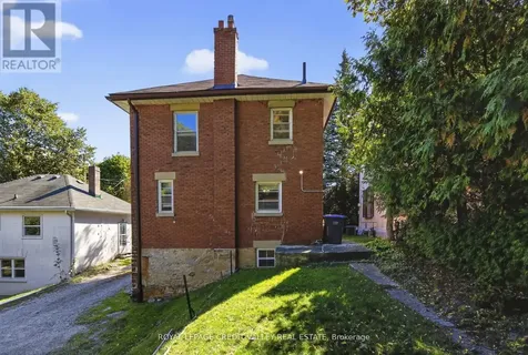 34 Joseph Street Brampton (downtown Brampton) ON L6X 1H6