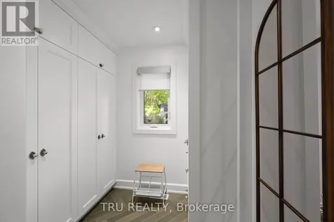 64 Stevenson Avenue Ottawa ON K1Z 6N1
