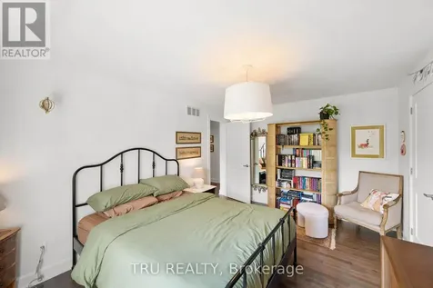 64 Stevenson Avenue Ottawa ON K1Z 6N1