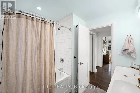 64 Stevenson Avenue Ottawa ON K1Z 6N1