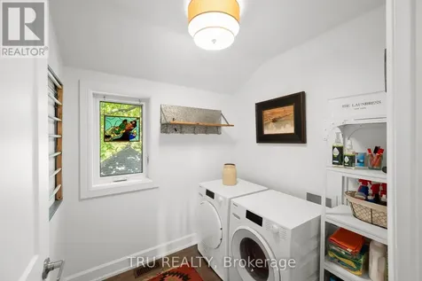 64 Stevenson Avenue Ottawa ON K1Z 6N1