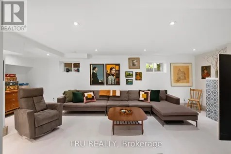 64 Stevenson Avenue Ottawa ON K1Z 6N1