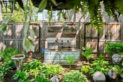 64 Stevenson Avenue Ottawa ON K1Z 6N1