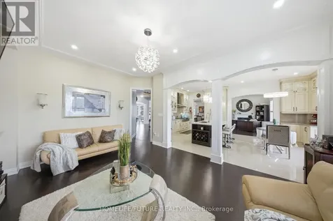 9 Stonesthrow Crescent Uxbridge ON L0C 1A0