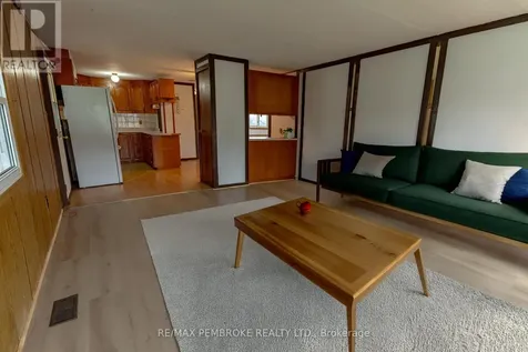 94 Pinehurst Estates Petawawa ON K8H 2H2