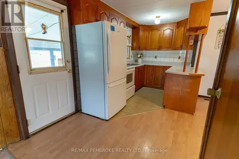 94 Pinehurst Estates Petawawa ON K8H 2H2