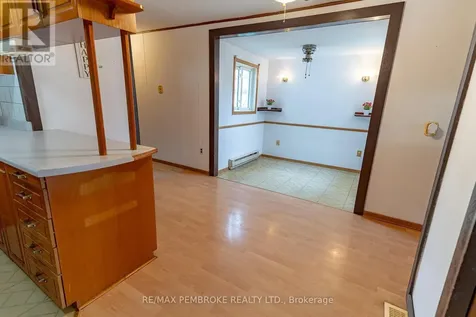 94 Pinehurst Estates Petawawa ON K8H 2H2
