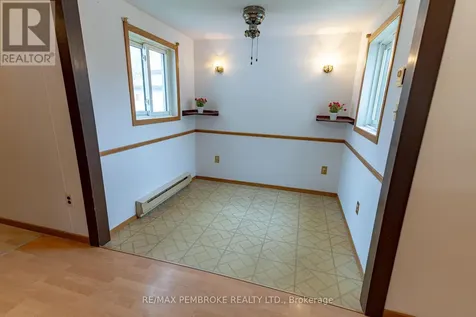 94 Pinehurst Estates Petawawa ON K8H 2H2