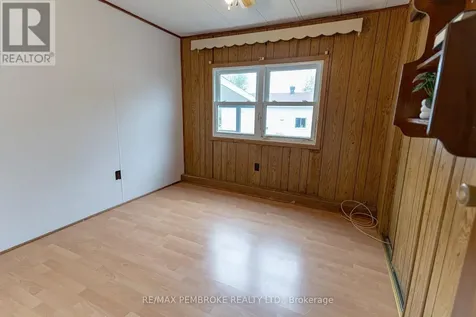 94 Pinehurst Estates Petawawa ON K8H 2H2