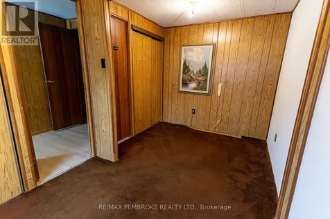 94 Pinehurst Estates Petawawa ON K8H 2H2