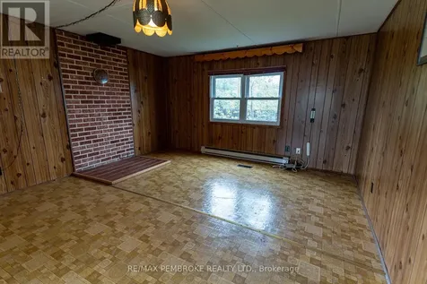 94 Pinehurst Estates Petawawa ON K8H 2H2