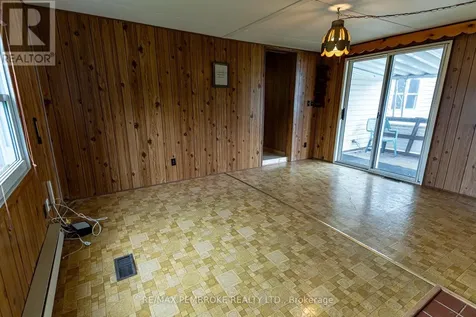 94 Pinehurst Estates Petawawa ON K8H 2H2