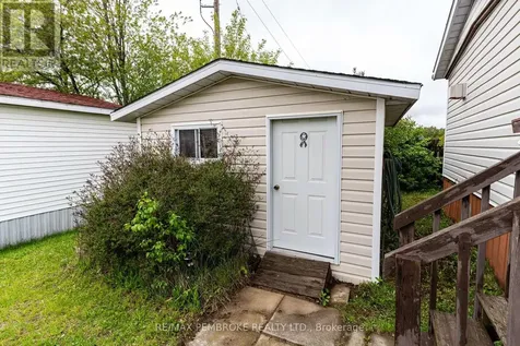 94 Pinehurst Estates Petawawa ON K8H 2H2