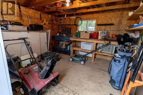 94 Pinehurst Estates Petawawa ON K8H 2H2